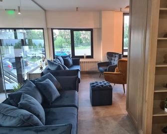 New Wolf - Bran - Lounge