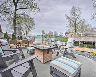Waterfront Syracuse Home w/ Patio & Fire Pit! - Syracuse - Patio