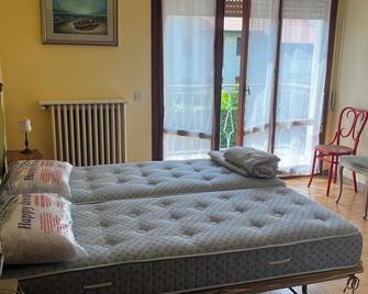 Villa with garden a few steps from the sea and the Versiliana park - Marina Di Pietrasanta - Schlafzimmer