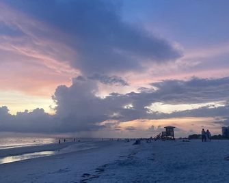 Steps To Lido Beach #103 - Sarasota - Strand