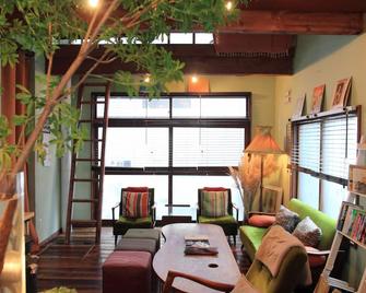 Time Peace Apartment - Hostel - Sapporo - Olohuone