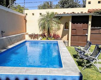 Casa para ocupación completa en el centro de Chiconcuac Morelos p/ 15 personas. - Xochitepec - Pool