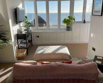 The Turret- the best view in Folkestone - Folkestone - Living room