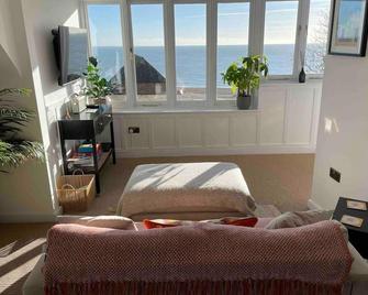 The Turret- the best view in Folkestone - Folkestone - Living room
