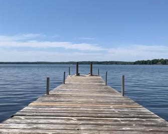 Amazing fully upgraded 3 bedroom+ new furniture, 1 full bath lake property - Orillia