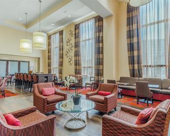 Hampton Inn & Suites Detroit/Airport-Romulus - Romulus - Lounge