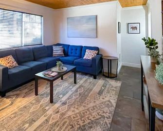 Awesome Room Layout At Perfectly Located Lodge In South Lake Tahoe! - Lago Tahoe - Soggiorno