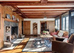 Sweetbrier Farm -- Gorgeous Views, Beautiful Home - Litchfield - Living room