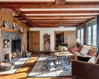 Sweetbrier Farm -- Gorgeous Views, Beautiful Home - Litchfield - Living room