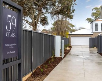 Central brand new studio - Beechworth