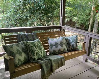 Riverside Retreat located on the Nottely River in the North Georgia Mountains. - Blairsville - Balcony