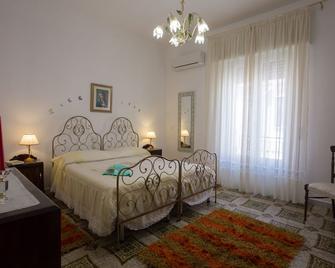 Sveva, The colorful comfort sea, art, folk - Niscemi - Habitación