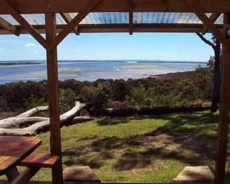 Island View Spa Cottage - Smithton - Balcón