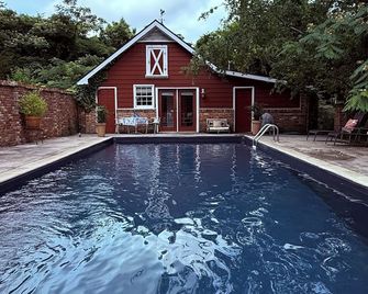 Charming Cottage on South Boundary with pool - Aiken - Pool