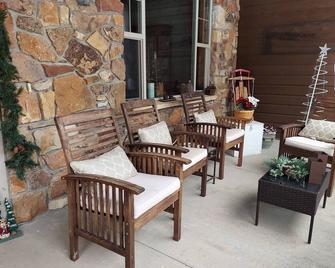 Gorgeous, spacious, custom home, views, large fenced yard. - Ridgway - Patio