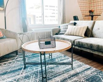 Suite #24 Modern One Bedroom In Midtown, Okc! - Oklahoma City - Salon