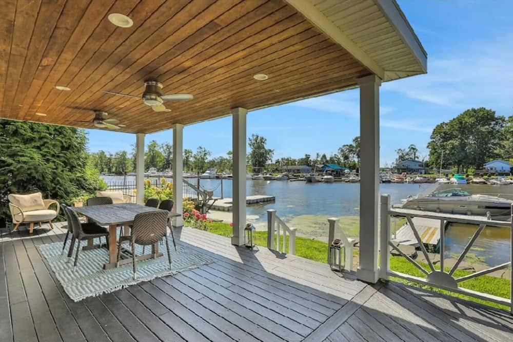 Charming 2-bedroom Waterfront home with boat access in Saugerties - ساوجرتيس - شرفة