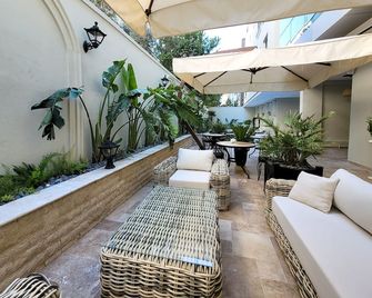 Dbd Hotel Bayrakli - Bayrakli - Patio