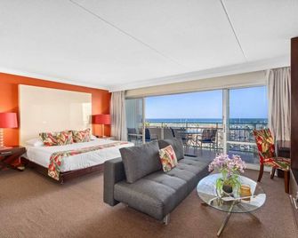 Ilikai 606 Ocean / Sunset / Marina Views King Bed, Sofa Bed - Honolulu - Habitación