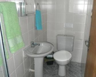 Hostel Praia Grande - Angra dos Reis - Bathroom