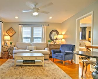 Retreat in The Heights - Cottage Grove bungalow - Houston - Living room