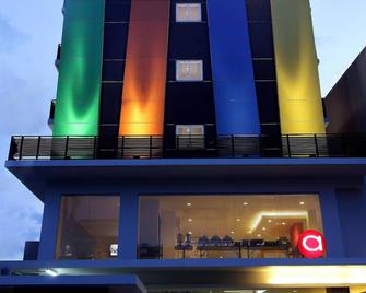 Amaris Hotel Panakkukang - Makassar - Building