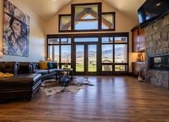 New Luxury Mountain Modern Cabin Near Yellowstone - Wapiti - Wohnzimmer