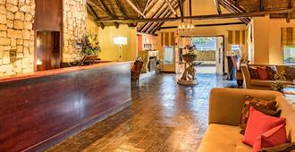 Shumba Valley Lodge - Lanseria - Front desk