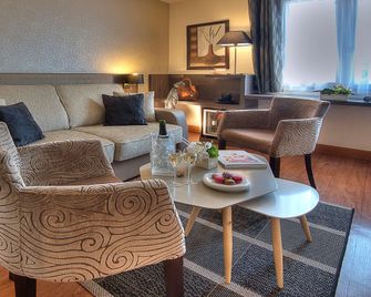 Best Western Plus Hotel Elixir Grasse - Grasse - Wohnzimmer