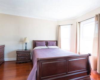Nice 3 Bedroom Home Perfect for Access to Central Boston and Cambridge - Somerville - Bedroom