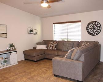 Yuma Sunset Villa - Yuma - Living room