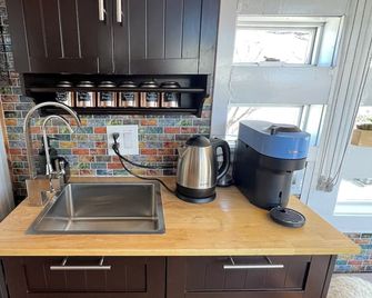 Phoenix Outpost- A Unique Tiny Home with Hot Springs - Truth or Consequences - Keuken