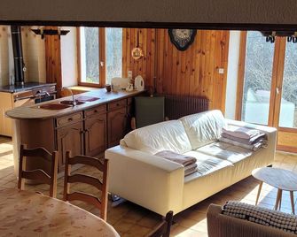 Farmhouse in a green mountain setting. Pets welcome! - Saulxures-sur-Moselotte - Sala de estar