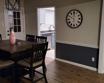 Home Away From Home, Cozy Grounds, Minutes From the Excitements... - Blytheville - Essbereich