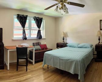 Abnb Superhost - Siri's Favorite Place - Havertown - Bedroom