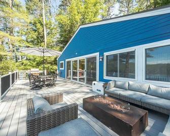 Hermit Lake Escape Family Fun - Beachfront Bbq - Sanbornton - Patio