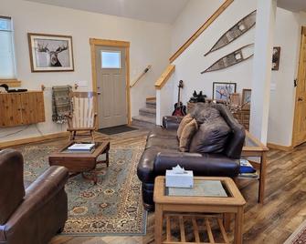 Skiers, Cyclists, Runners! Newly-Built 3 Bedroom House On The Mvsta Trail! - Winthrop - Sala de estar
