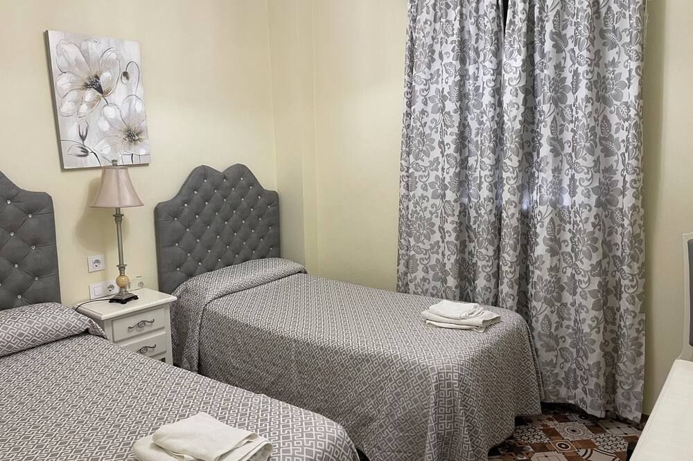 هوستال لوجو - كونيل ذي لا فرونتيرا - غرفة نوم