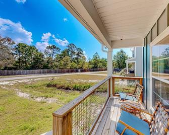 Dog-Friendly Home with WIFI and Washer/Dryer, stunning lake views - Carrabelle - Balcón
