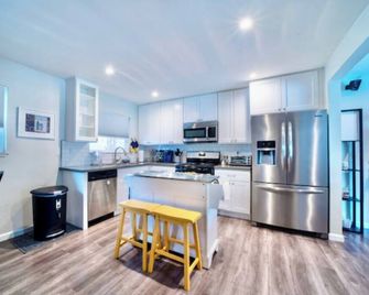 Exquisite Home With Pool, Bbq, Yoga Room & Gym - Los Angeles - Cozinha