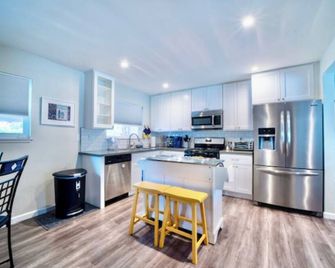 Exquisite Home With Pool, Bbq, Yoga Room & Gym - לוס אנג'לס - מטבח