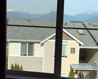 2/bed/2bath APT. in Silverdale with fitness, pool, rock climb, bball, park - Silverdale - Balcone