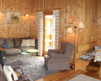 Mountain cabin for summer and winter vacation (family ski resort) - Falkert - Sala de estar