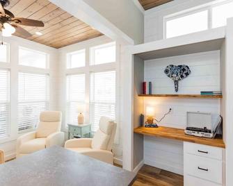 Lakeside Elegance: Cozy Tiny Home Retreat for Two #3 - Лінкольн
