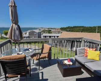 12215 - Beautiful Views of Cape Cod Bay Access to Private Beach Easy Access to P-Town - North Truro - Balcón