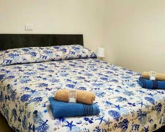 Bed and fly Aeroporto Catania reception h24 - Catania - Bedroom