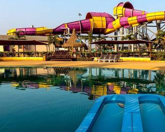 Hotel Goradia Shirdi - Shirdi - 游泳池