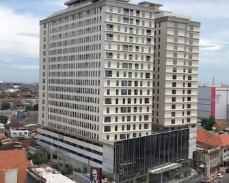 Louis Kienne Hotel Pemuda - Semarang - Building