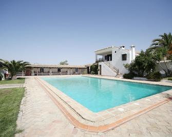 Cortijo El Cachete - Beautiful, Traditional Spanish Farmhouse - Loja - Басейн