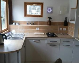 Wooden Chalet situated near to Argenton sur Creuse - Argenton-sur-Creuse - Kitchen